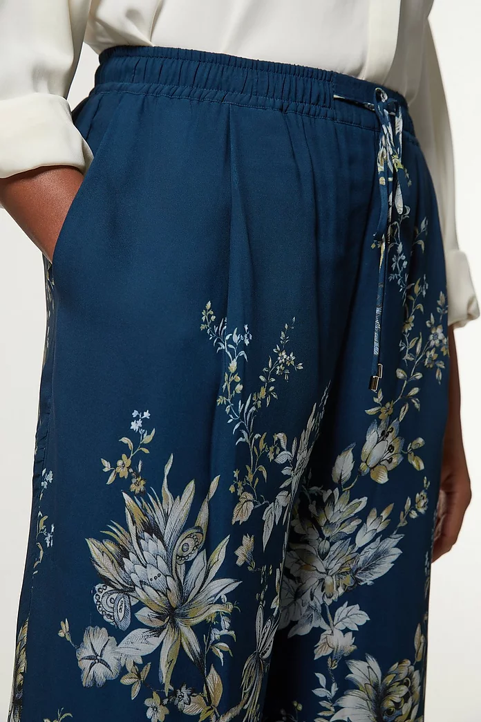 Plus Size Border Print Viscose Piped Woven Wide Leg Pants Plus Size Border Print Viscose Piped Woven Wide Leg Pants